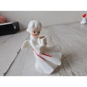 Vintage treasure Masters cherub Angel present statue figurine ceramic dancing